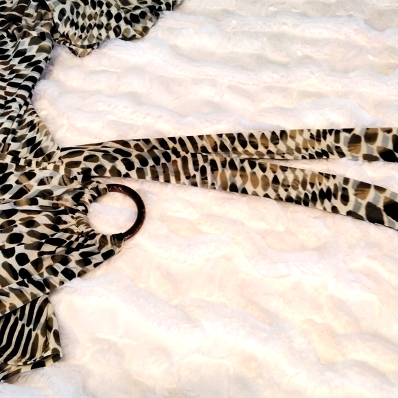 Wrap around animal print top, size XL - Picture 7 of 11